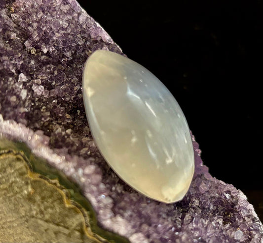 Selenite Palm Stone – 4cm (1.57") – Aura-Cleansing Crystal for Energy Healing & Clarity