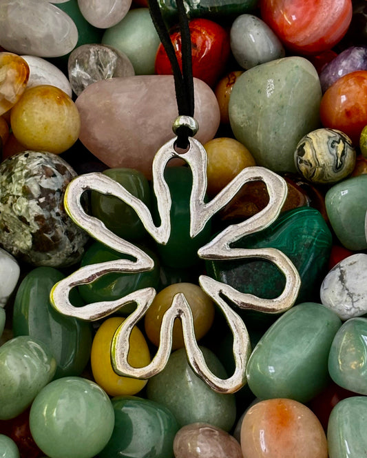 ✿ Hollow Out Flower Charm Necklace – Free-Spirited, Fierce, and Fabulous