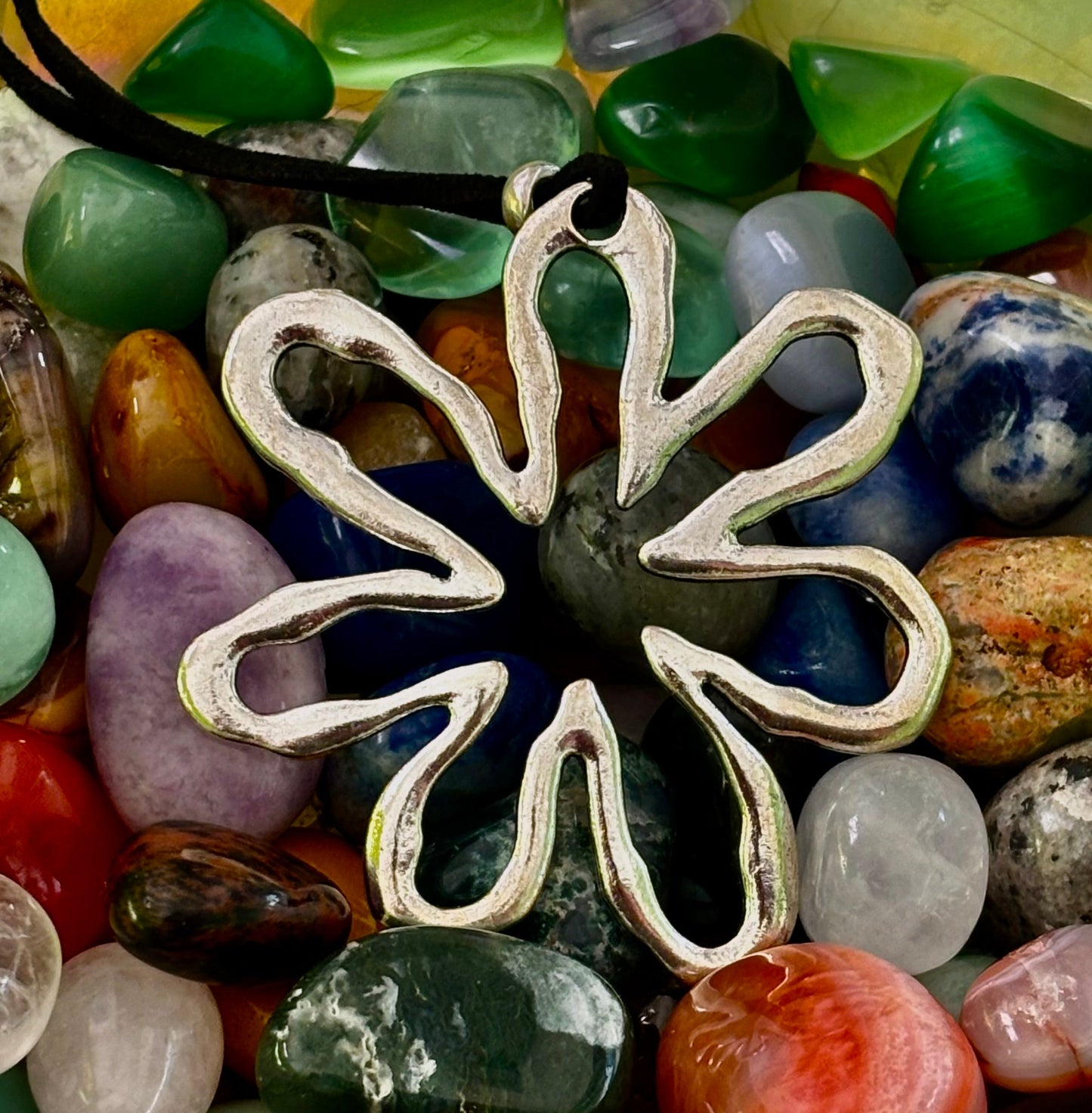 ✿ Hollow Out Flower Charm Necklace – Free-Spirited, Fierce, and Fabulous