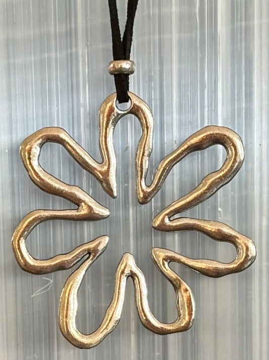 ✿ Hollow Out Flower Charm Necklace – Free-Spirited, Fierce, and Fabulous