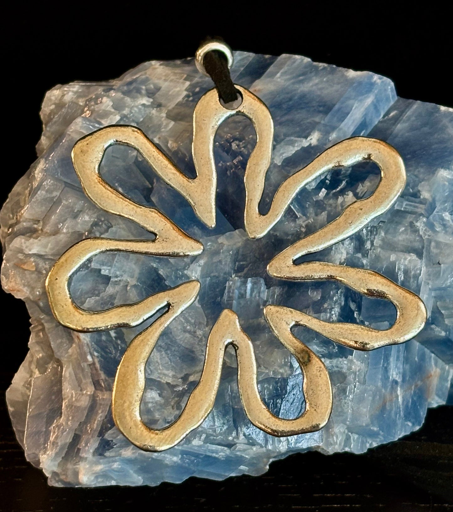 ✿ Hollow Out Flower Charm Necklace – Free-Spirited, Fierce, and Fabulous