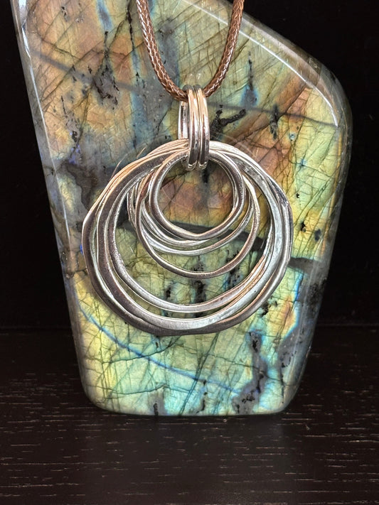 🔘 7-Layered Asymmetrical Circle Pendant Necklace – Bold. Minimal. Fabulous.