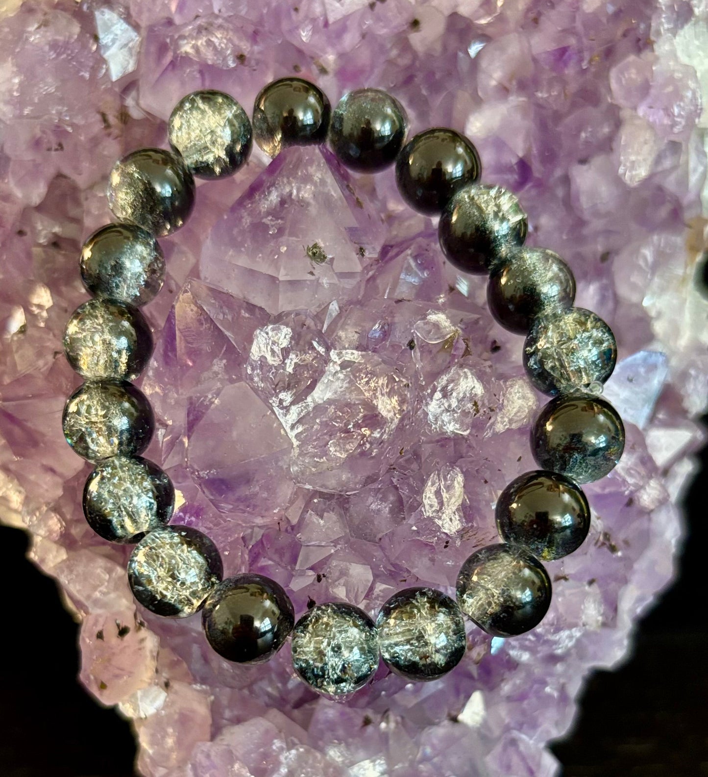 Black & White Cracked Glass Beads Bracelet – Bold Unisex Personality Statement Jewelry