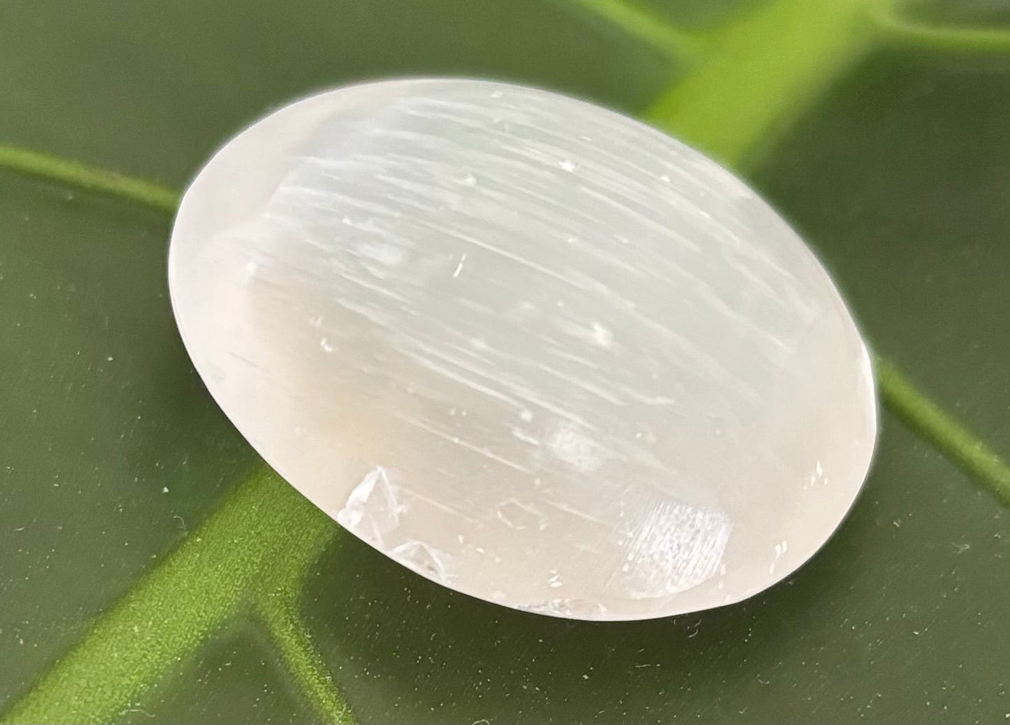 Selenite Palm Stone – 4cm (1.57") – Aura-Cleansing Crystal for Energy Healing & Clarity