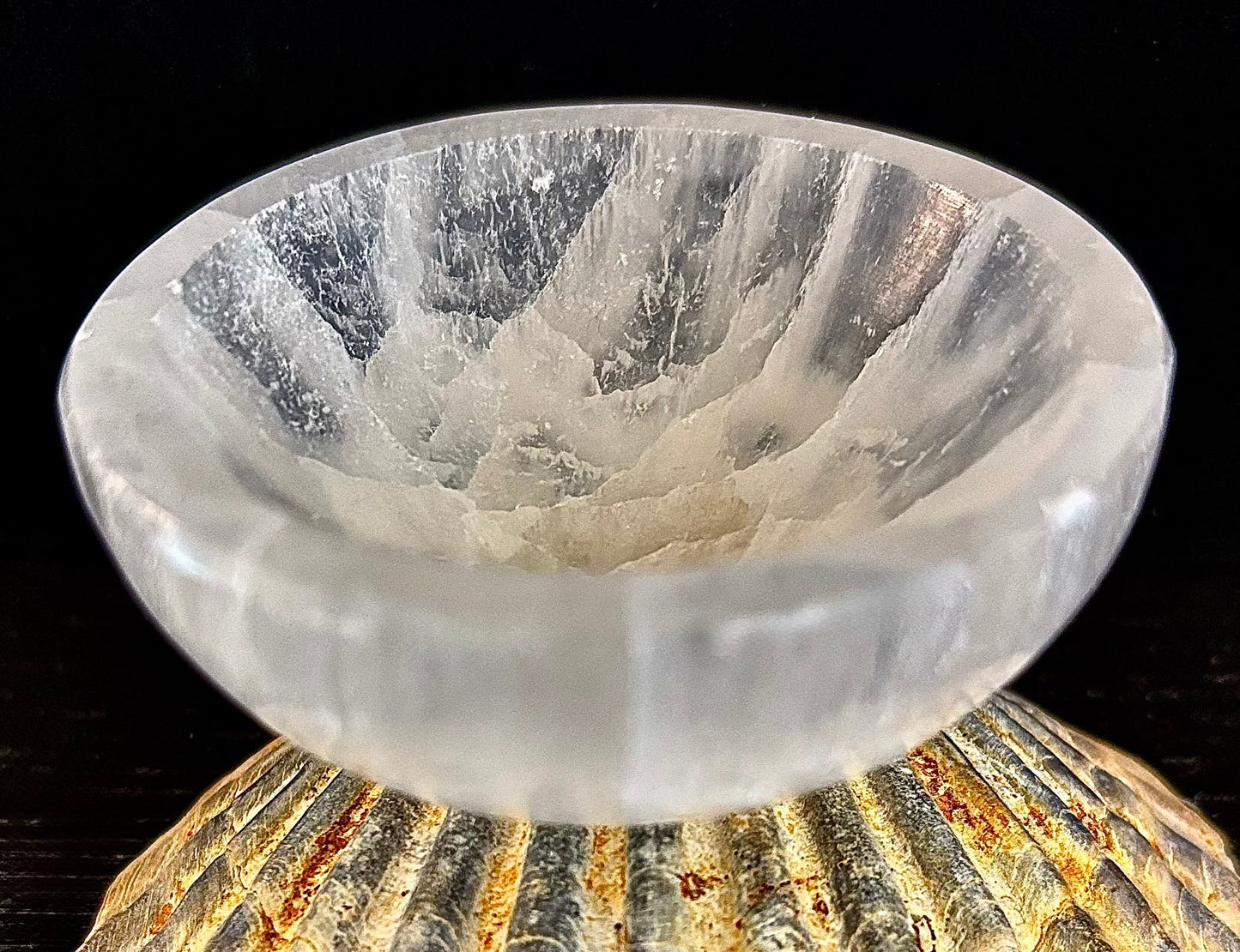 Natural Selenite Charging Bowl – Crystal Cleansing & Energy Balancing