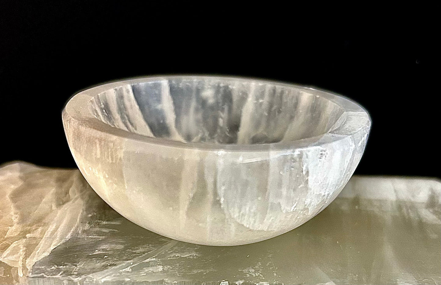 Natural Selenite Charging Bowl – Crystal Cleansing & Energy Balancing