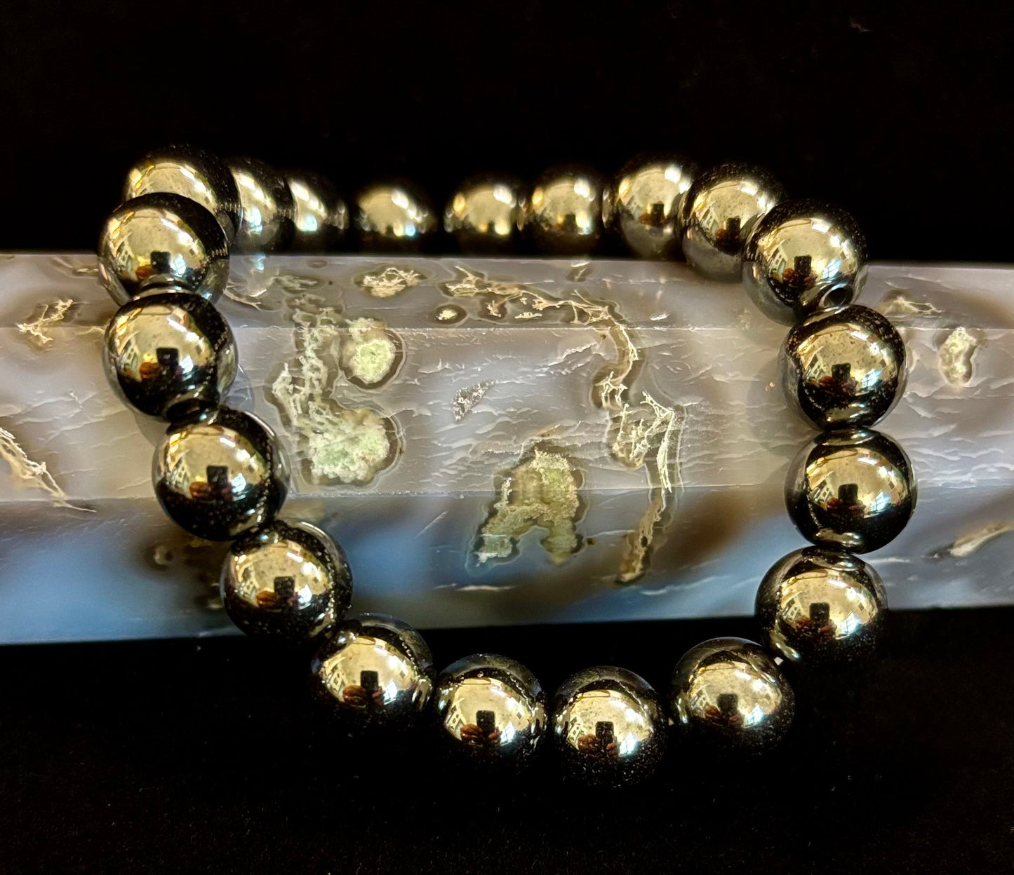 Hematite Grounding & Protection Bracelet – Root Chakra Healing Stone for Confidence, Clarity & Stability (6mm, 8mm, 10mm Options)