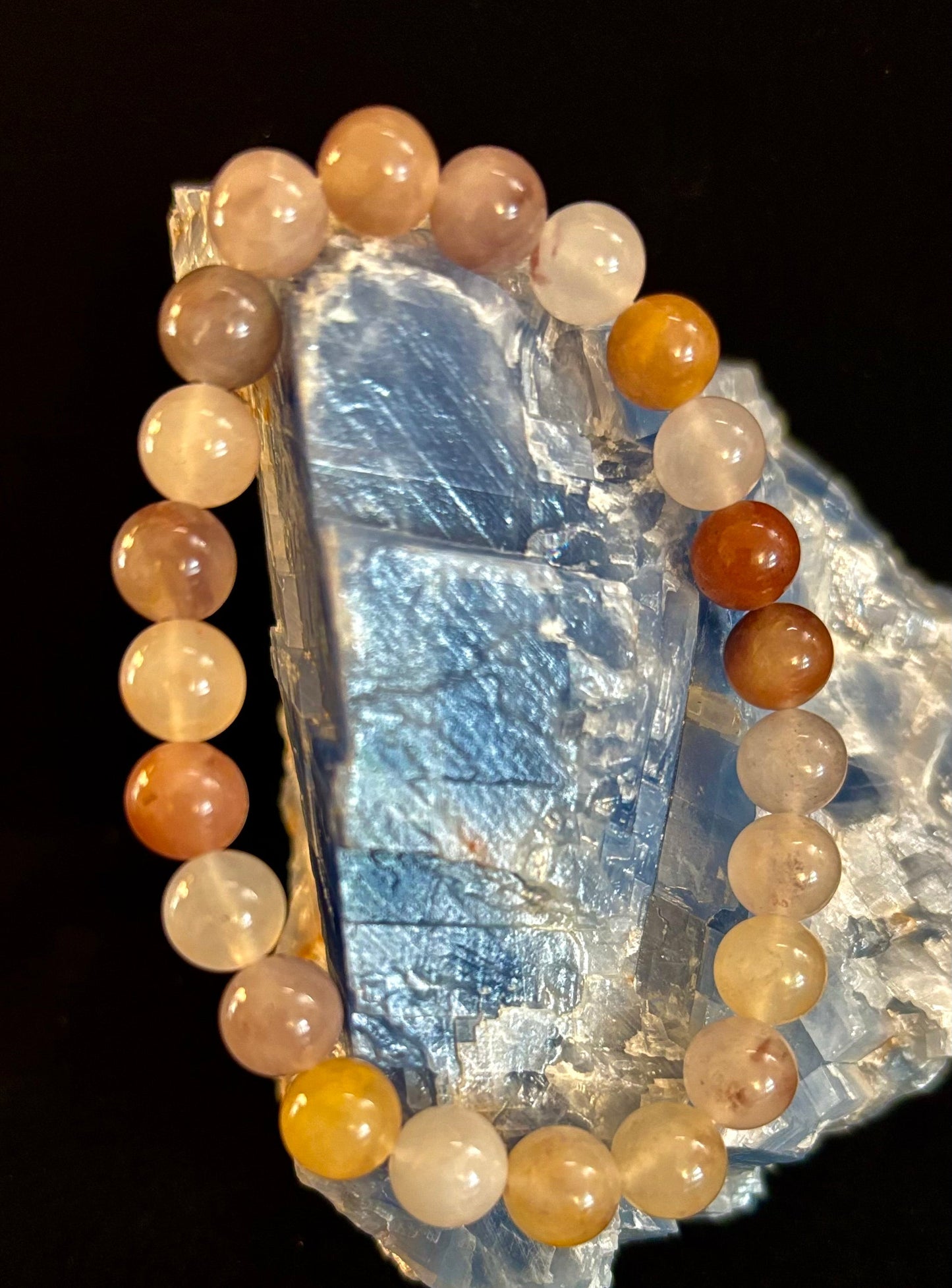 Coastal Calm Quartz Beaded Bracelet – 8mm Beach Sand Tones for Medium Wrists 🌊🏖️