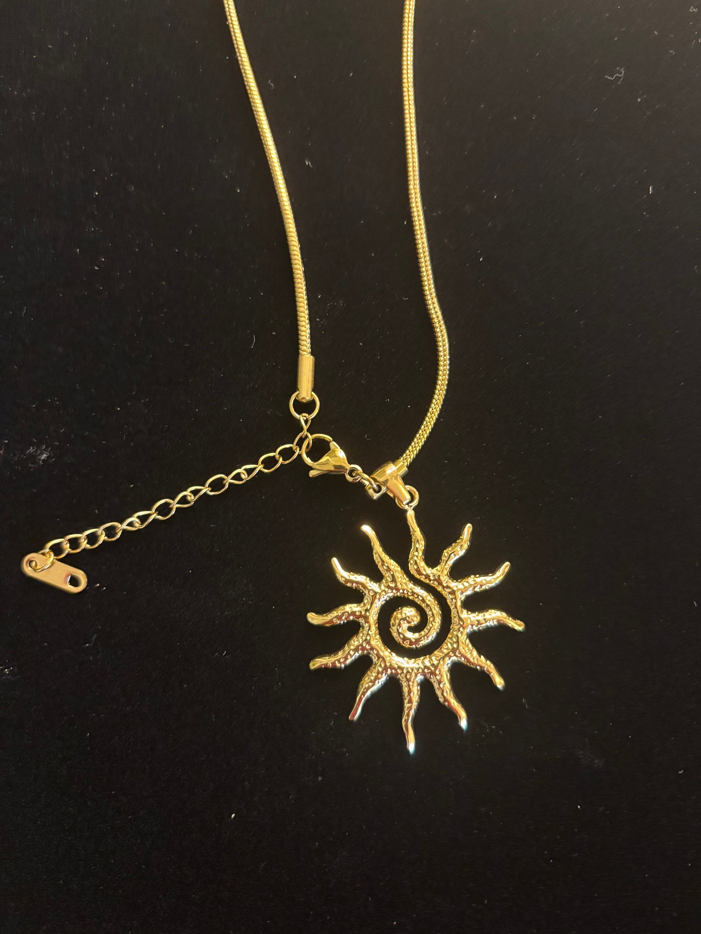 Vintage Sun Totem Pendant Necklace – Golden Radiance for Inner Strength & Style