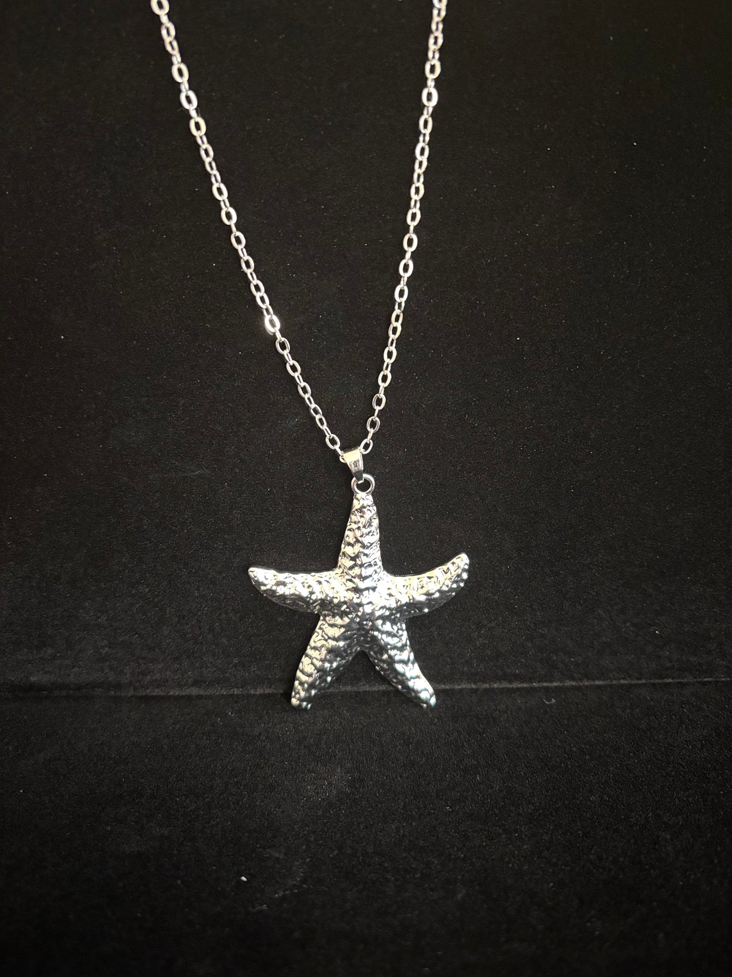 Silver Textured Starfish Pendant Necklace – Ocean-Inspired Elegance 🌊✨
