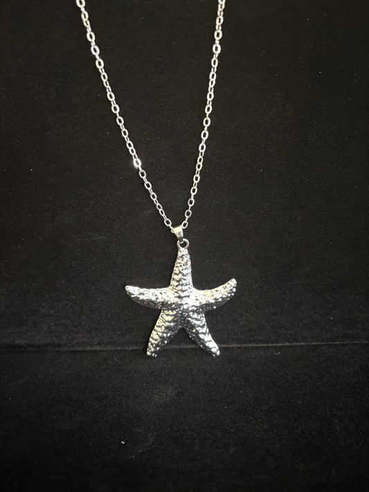 Silver Textured Starfish Pendant Necklace – Ocean-Inspired Elegance 🌊✨