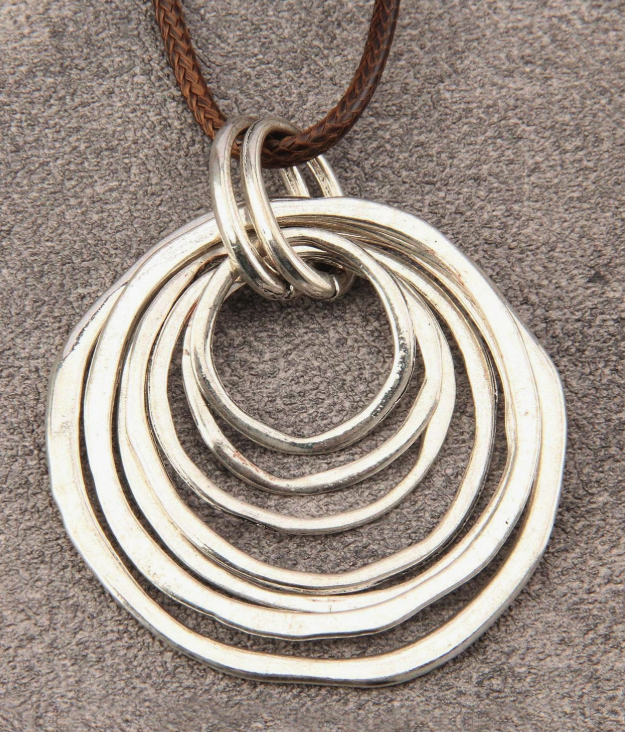 🔘 7-Layered Asymmetrical Circle Pendant Necklace – Bold. Minimal. Fabulous.